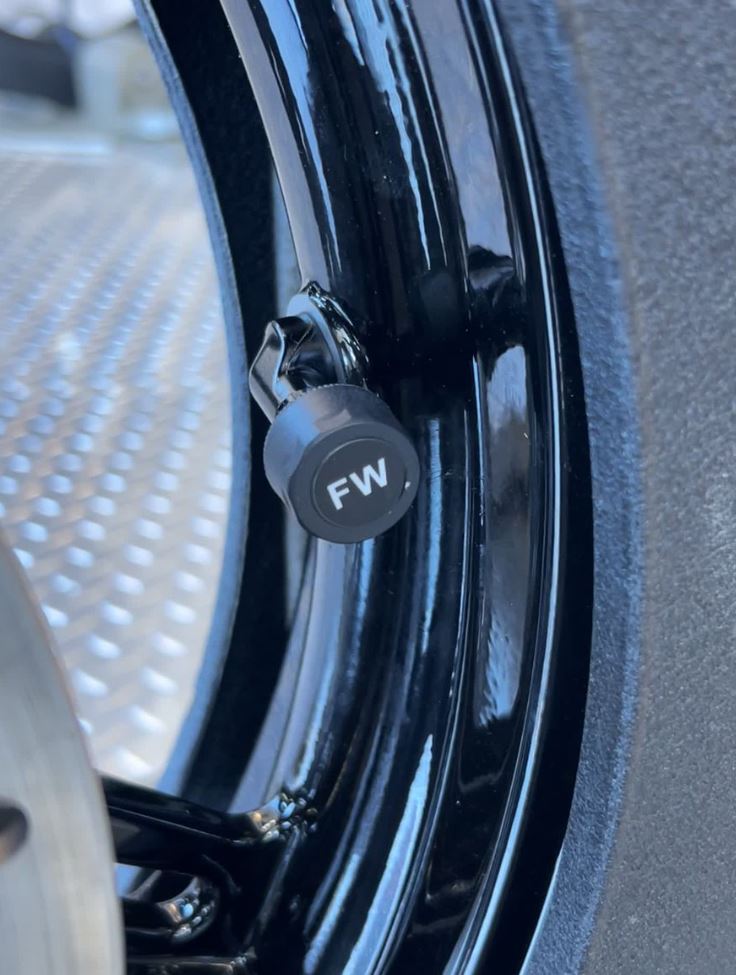 MOTORCYCLE TIRE PRESSURE MONITORING SYSTEM tpms-bike